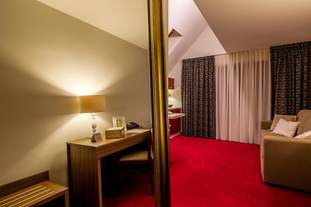Hotel Boutique Belvedere Sinaia Luaran gambar